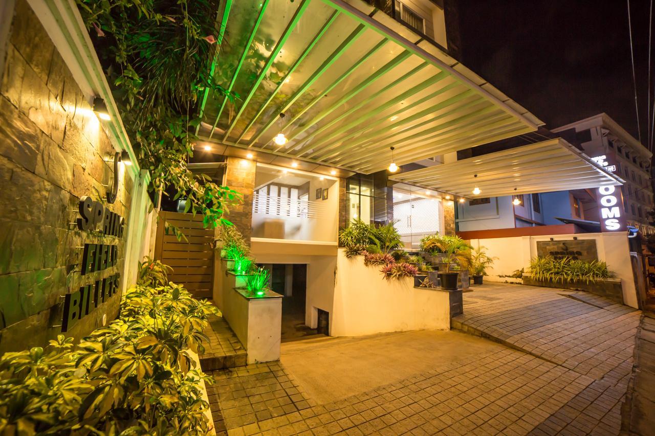 Hotel Spring Field Billets à Kochi Extérieur photo