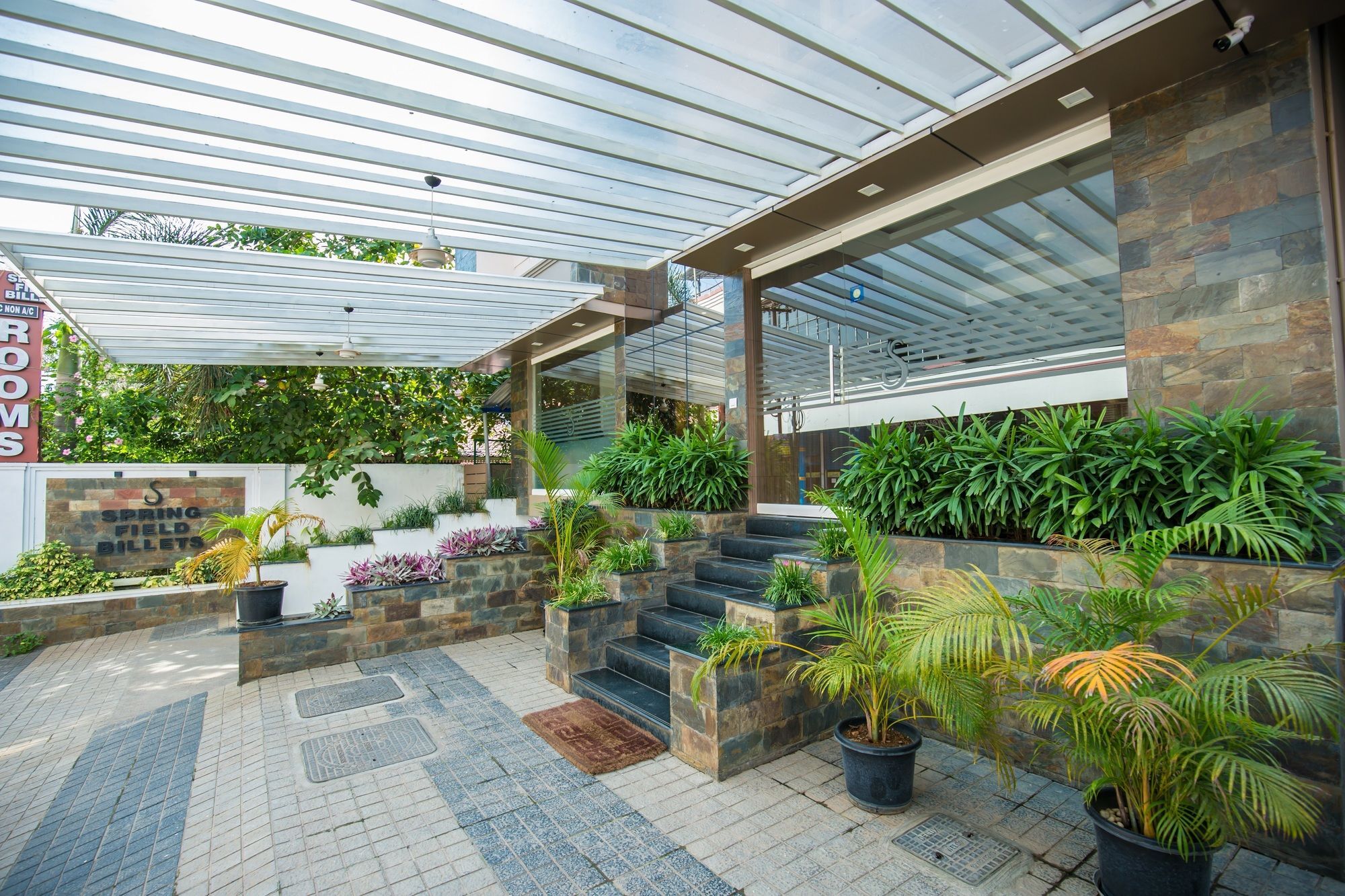 Hotel Spring Field Billets à Kochi Extérieur photo